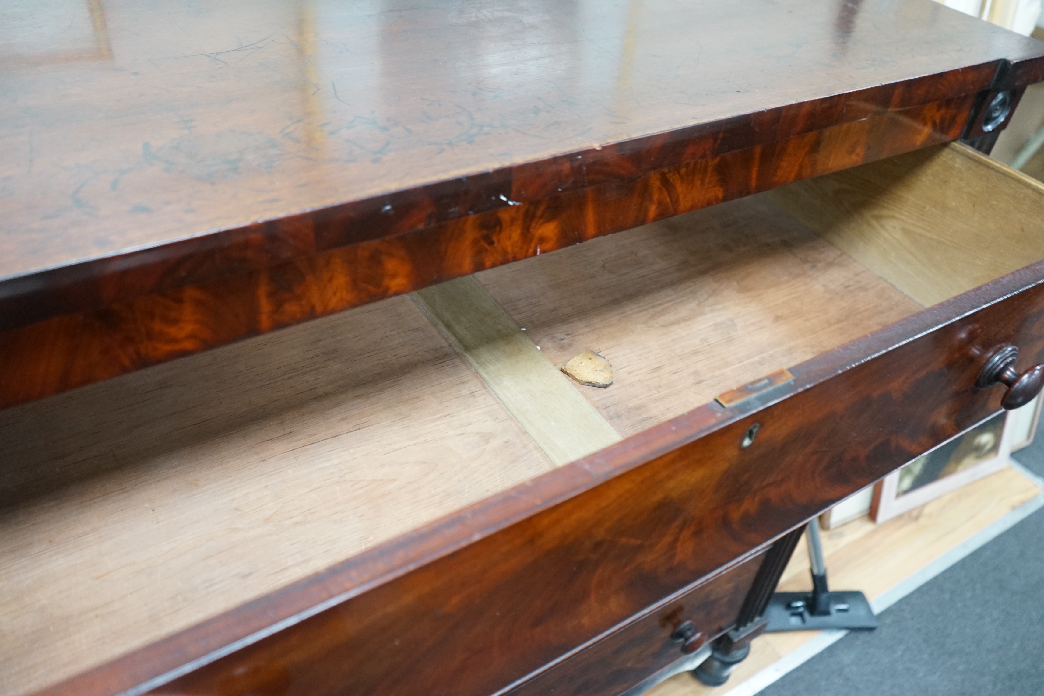 An early Victorian mahogany chest of four drawers, width 121cm, depth 53cm, height 134cm